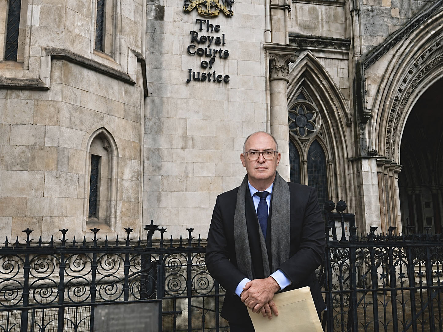 Beto Guimarães em frente à Royal Courts of Justice, em Londres